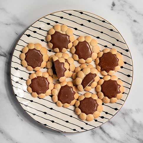 Bourbon Vanilla Biscuits with Gianduja Cream Filling