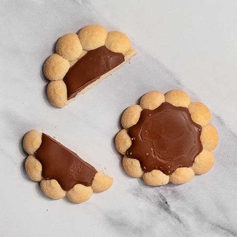 Bourbon Vanilla Biscuits with Gianduja Cream Filling